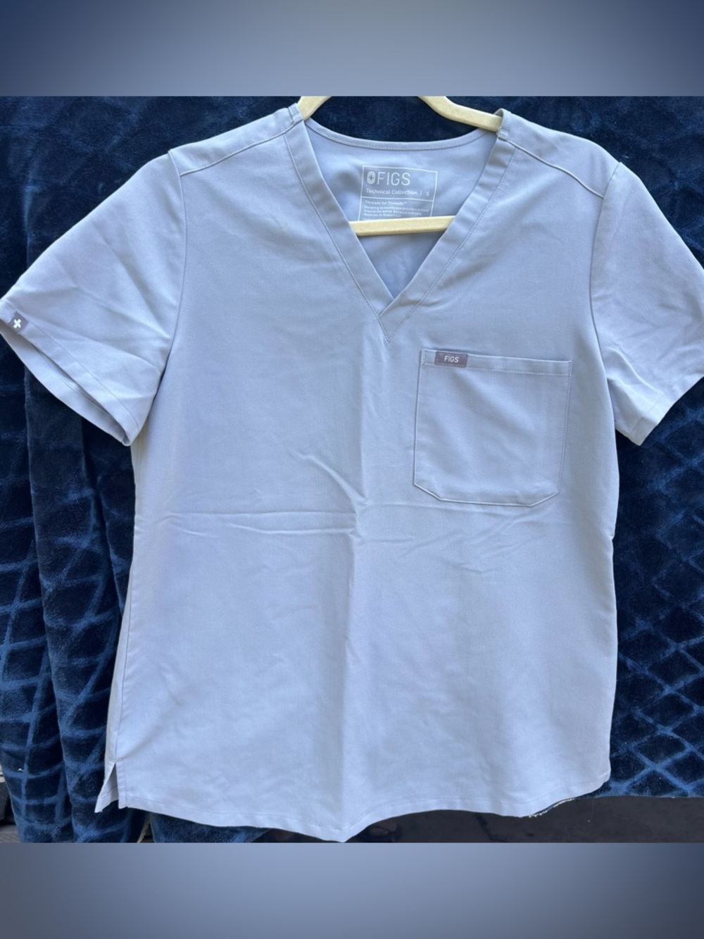 Figs scrub top